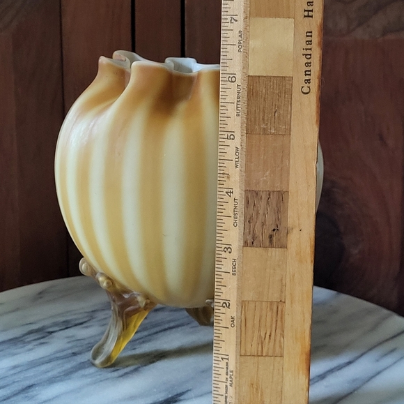 Glowing Green Glass Vase - Picture 7 of 12